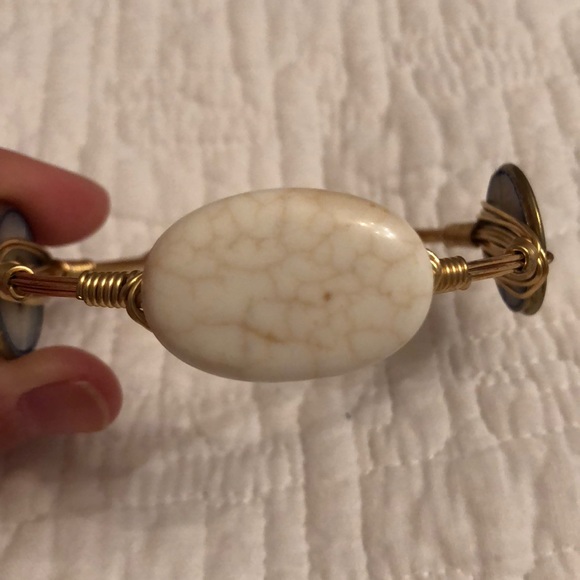 Gold bangle with cream and gold stones - Picture 2 of 6